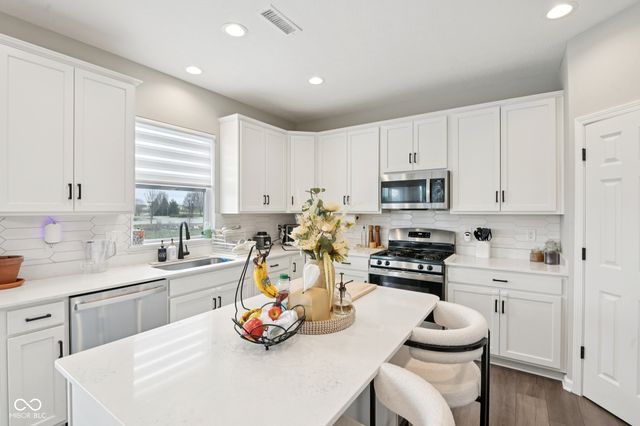 4696 Homestead Drive, Whitestown, IN 46075