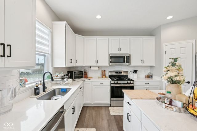 4696 Homestead Drive, Whitestown, IN 46075