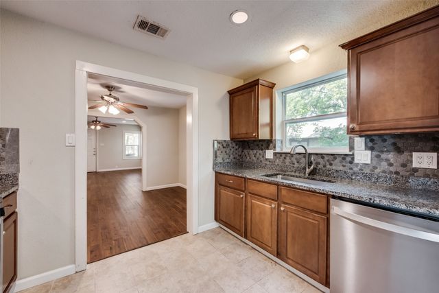 220 Jagoe Street, Denton, TX 76201