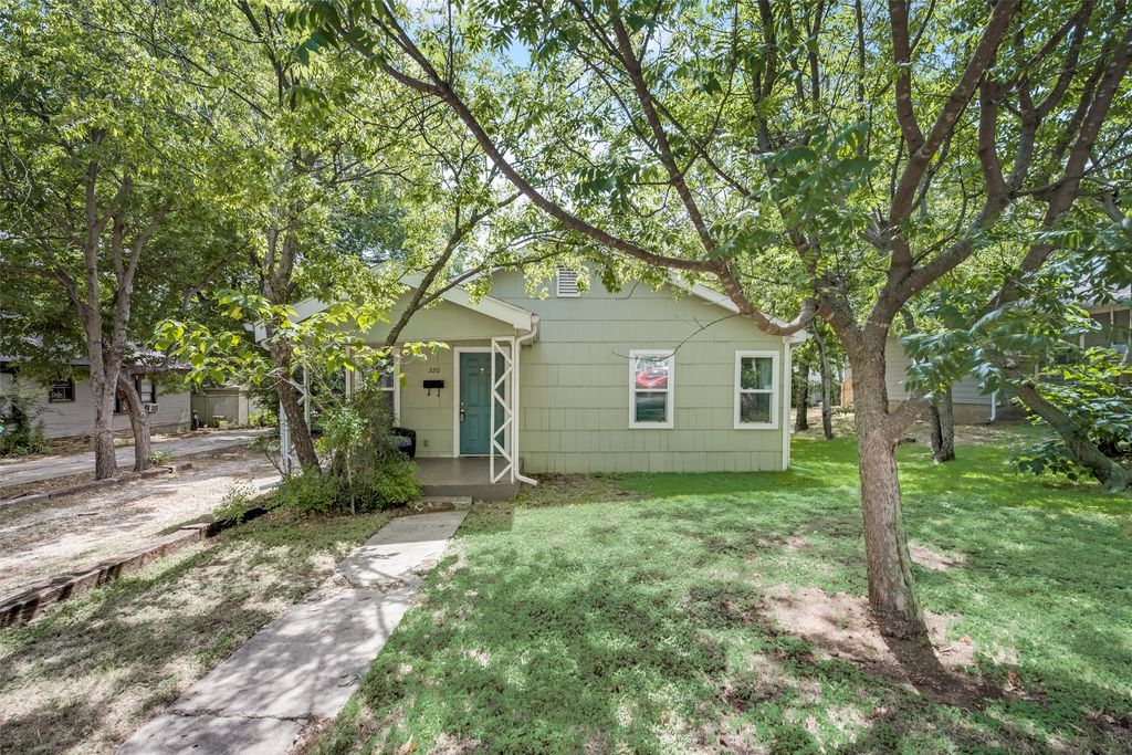 220 Jagoe Street, Denton, TX 76201
