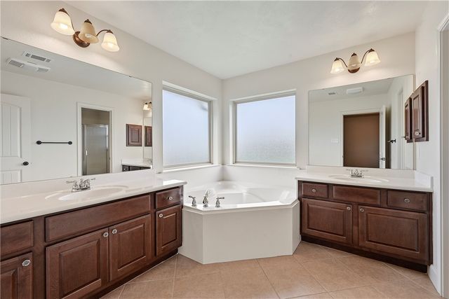 1815 Lakeshore Circle, College Station, TX 77845
