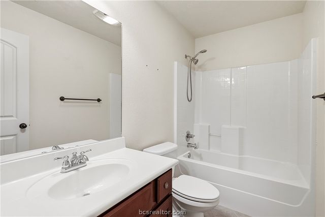 1815 Lakeshore Circle, College Station, TX 77845