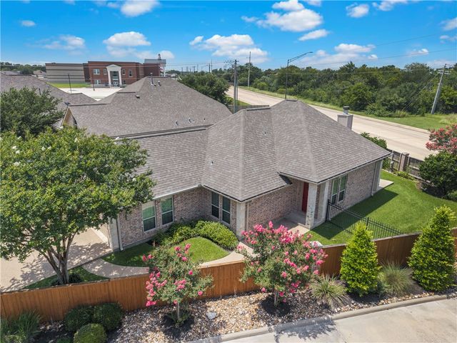 1815 Lakeshore Circle, College Station, TX 77845