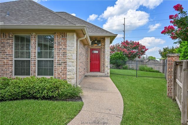 1815 Lakeshore Circle, College Station, TX 77845