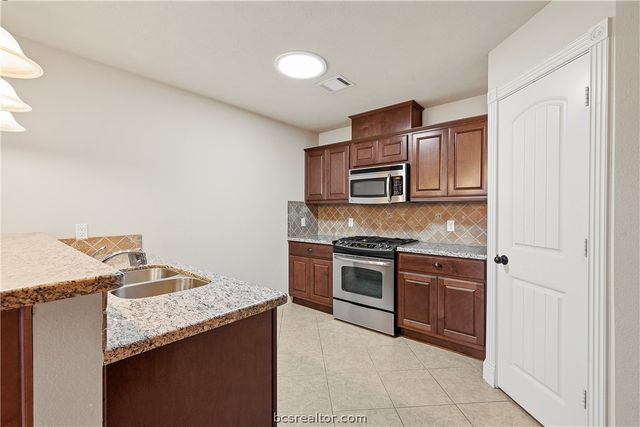 1815 Lakeshore Circle, College Station, TX 77845