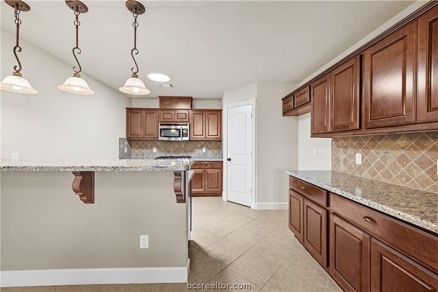 1815 Lakeshore Circle, College Station, TX 77845