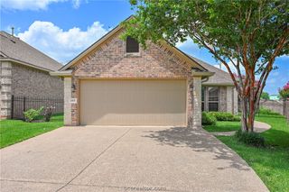1815 Lakeshore Circle, College Station, TX 77845