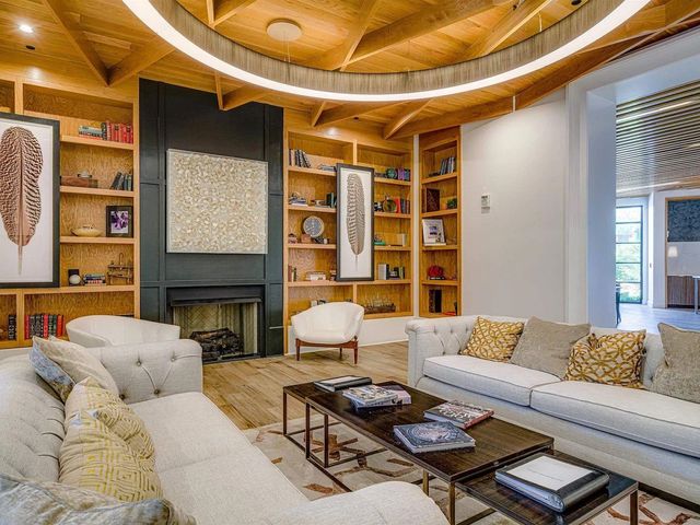 717 S Riverside Dr Apt 307, Memphis, TN 38103