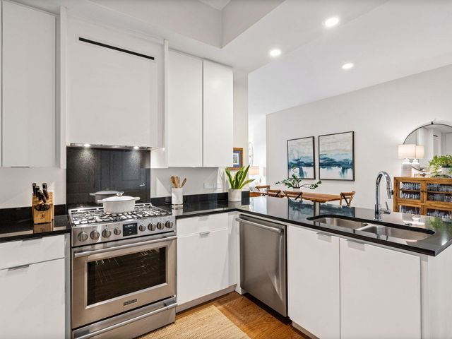 717 S Riverside Dr Apt 307, Memphis, TN 38103