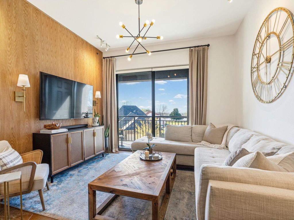 717 S Riverside Dr Apt 307, Memphis, TN 38103