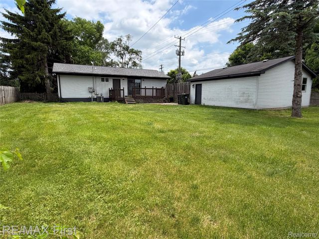 2830 Hessel Avenue, Rochester Hills, MI 48307