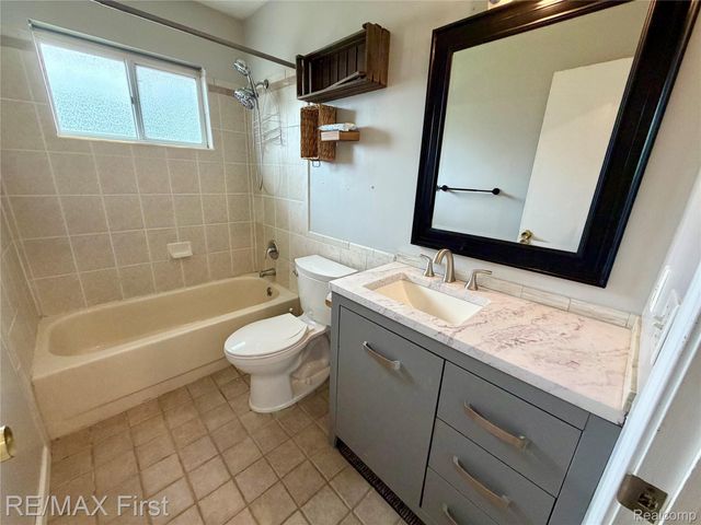 2830 Hessel Avenue, Rochester Hills, MI 48307