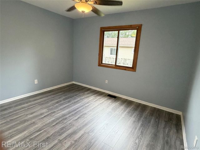 2830 Hessel Avenue, Rochester Hills, MI 48307