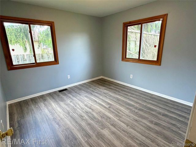 2830 Hessel Avenue, Rochester Hills, MI 48307