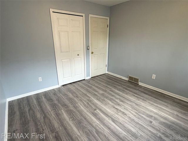 2830 Hessel Avenue, Rochester Hills, MI 48307
