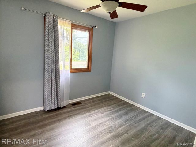 2830 Hessel Avenue, Rochester Hills, MI 48307