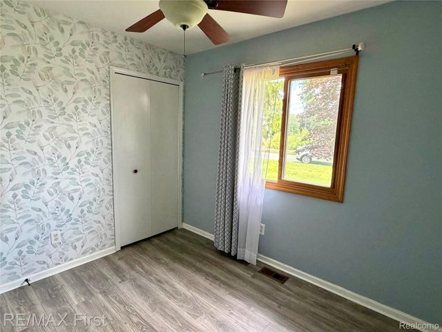 2830 Hessel Avenue, Rochester Hills, MI 48307