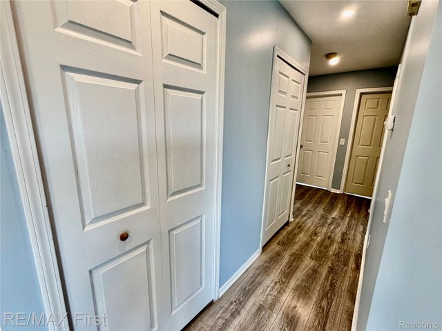 2830 Hessel Avenue, Rochester Hills, MI 48307