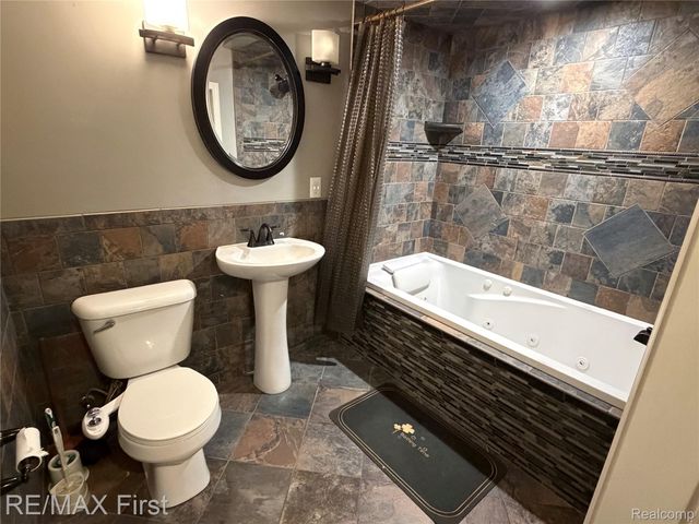 2830 Hessel Avenue, Rochester Hills, MI 48307