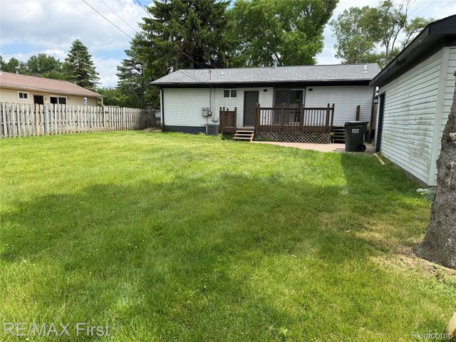 2830 Hessel Avenue, Rochester Hills, MI 48307