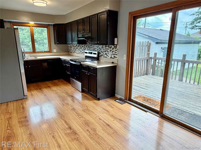2830 Hessel Avenue, Rochester Hills, MI 48307