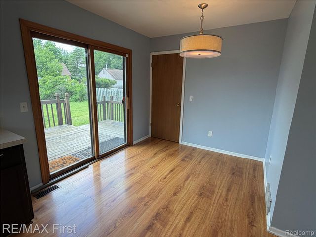 2830 Hessel Avenue, Rochester Hills, MI 48307