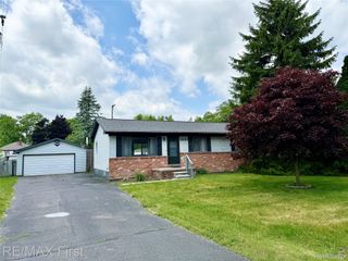 2830 Hessel Avenue, Rochester Hills, MI 48307