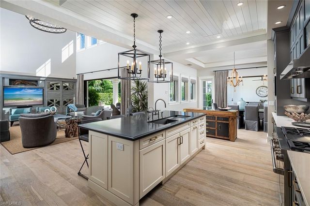 3170 Crayton RD, Naples, FL 34103