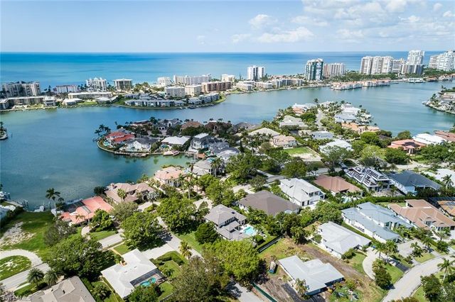 3170 Crayton RD, Naples, FL 34103