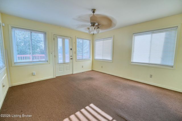 2300 Quinn Dr, Louisville, KY 40216