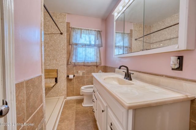 2300 Quinn Dr, Louisville, KY 40216