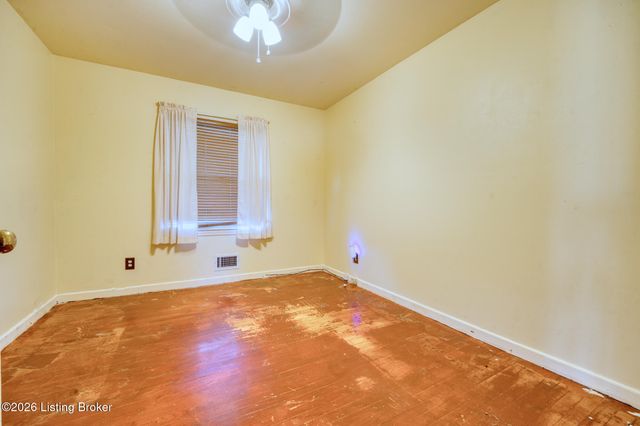 2300 Quinn Dr, Louisville, KY 40216