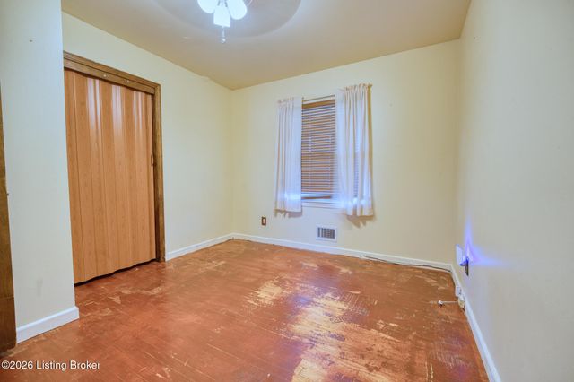 2300 Quinn Dr, Louisville, KY 40216