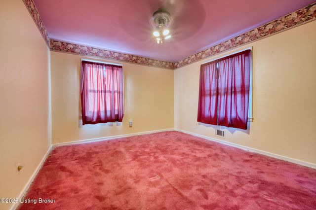 2300 Quinn Dr, Louisville, KY 40216