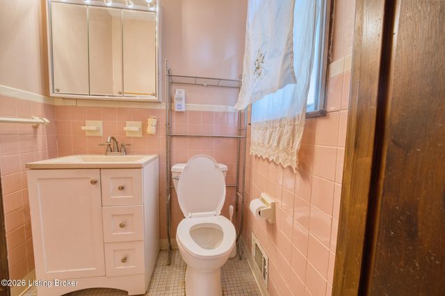 2300 Quinn Dr, Louisville, KY 40216