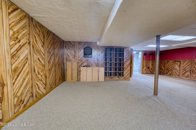 2300 Quinn Dr, Louisville, KY 40216