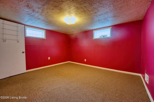2300 Quinn Dr, Louisville, KY 40216