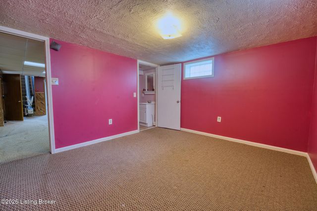 2300 Quinn Dr, Louisville, KY 40216
