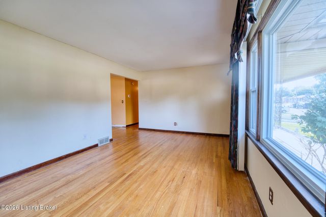 2300 Quinn Dr, Louisville, KY 40216