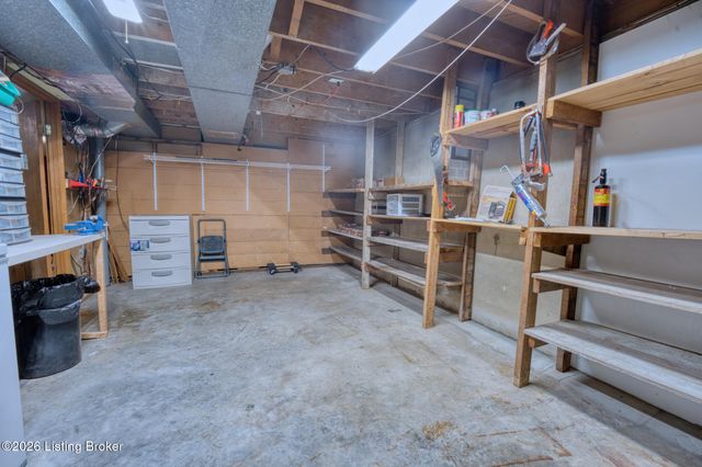 2300 Quinn Dr, Louisville, KY 40216