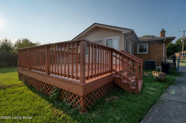 2300 Quinn Dr, Louisville, KY 40216