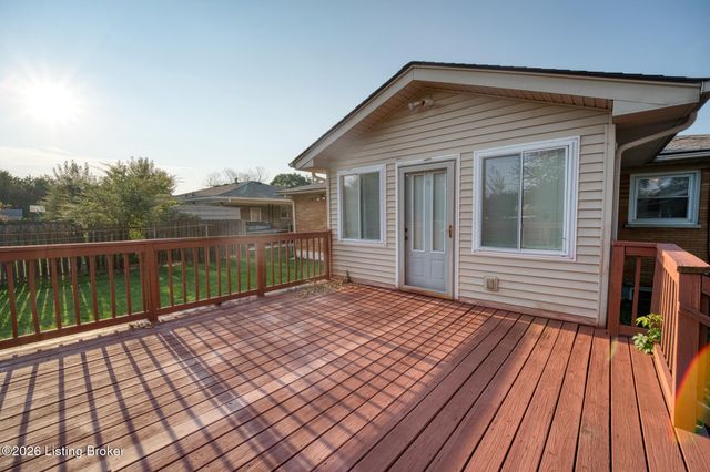 2300 Quinn Dr, Louisville, KY 40216
