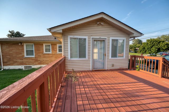 2300 Quinn Dr, Louisville, KY 40216