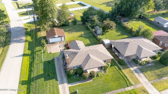 2300 Quinn Dr, Louisville, KY 40216