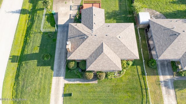 2300 Quinn Dr, Louisville, KY 40216