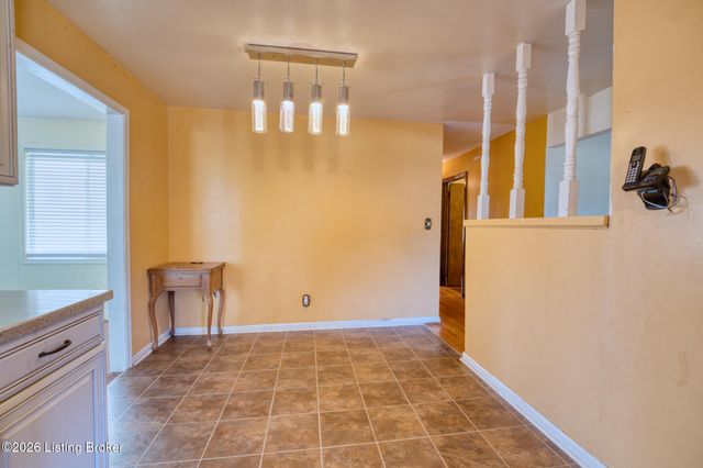 2300 Quinn Dr, Louisville, KY 40216