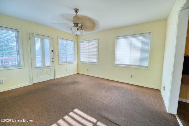 2300 Quinn Dr, Louisville, KY 40216