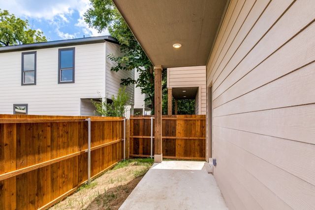 2420 Starks Avenue, Dallas, TX 75215