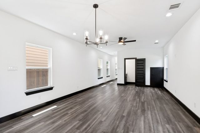 2420 Starks Avenue, Dallas, TX 75215