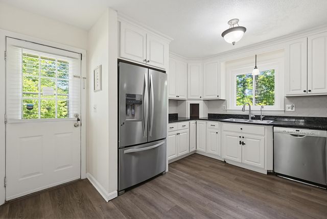 14 Terra Lane, Hudson, NH 03051